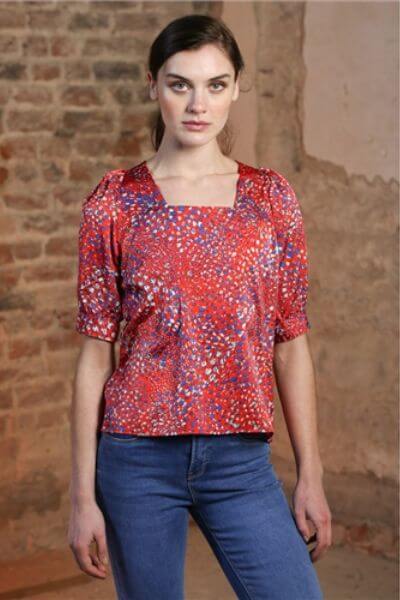 Clea blouse red print